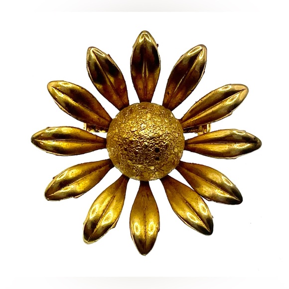 Vintage Gold Tone Floral Flower Daisy Brooch Pin - Picture 5 of 5